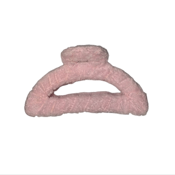 🍁 3/$15 Boutique Fuzzy Hair Clip - Picture 3 of 5